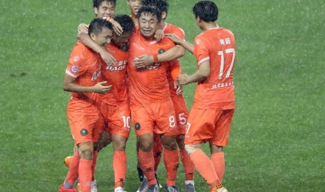  穆西亚拉梅开二度登顶射手榜首  