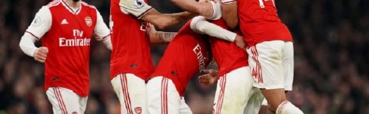  阿森纳边锋突破犀利造乌龙助球队锁定胜局