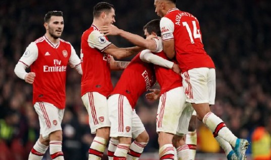  阿森纳边锋突破犀利造乌龙助球队锁定胜局