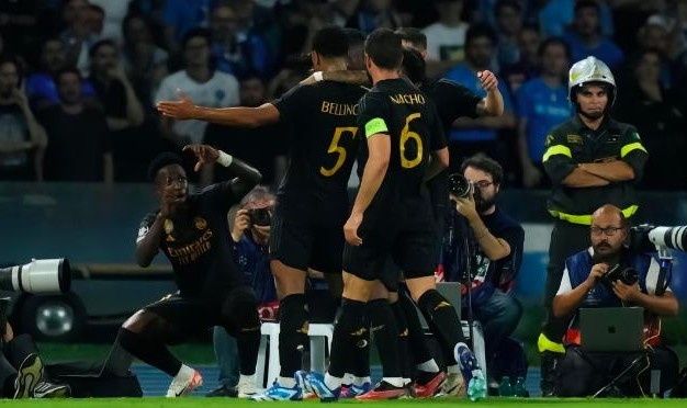  那不勒斯主场强势复苏，奥斯梅恩头槌破门终结连败  