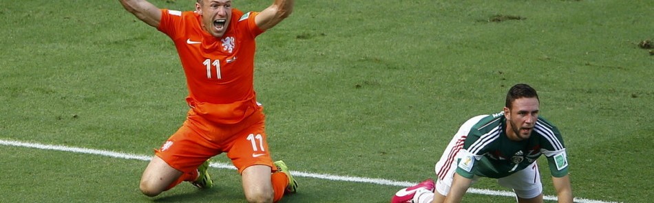  欧塞尔门线悬案引争议，裁判判罚改变走势