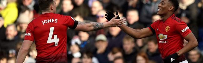  阿森纳客场战平曼联，争四格局愈发胶着难解