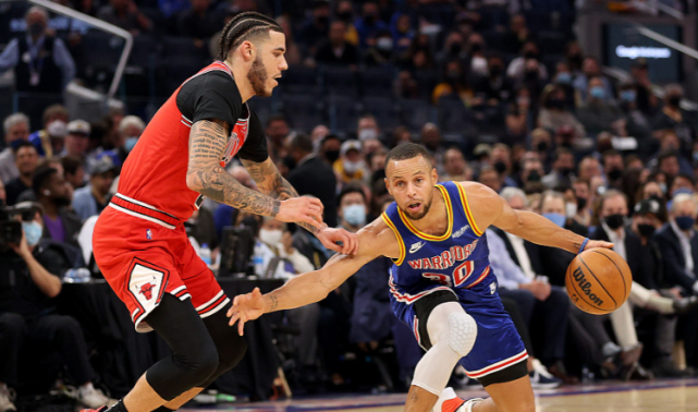  库里三分球里程碑，历史第一人  