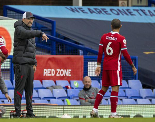  利物浦争议红牌判罚赛后引发热议潮  