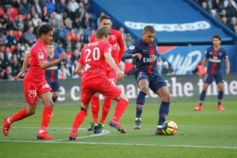  里昂中场核心建功，助球队逆转取三分