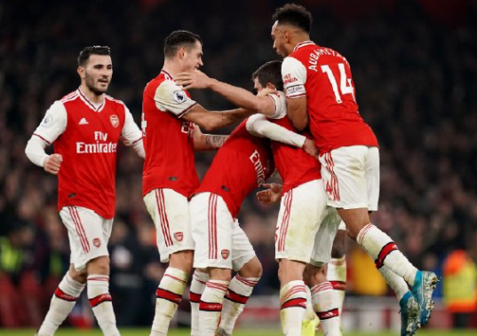  阿森纳边锋突破犀利造乌龙助球队锁定胜局