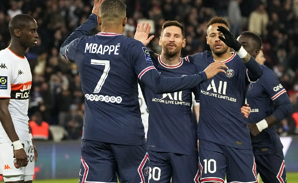  洛里昂锋线全面开花大胜垫底球队