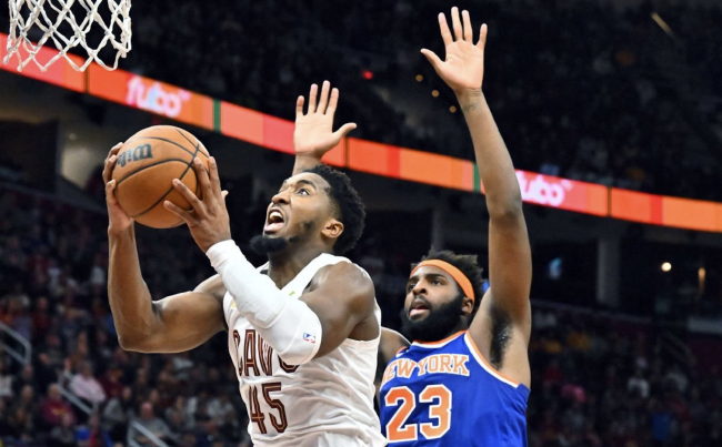  米切尔压哨三分命中骑士加时险胜尼克斯