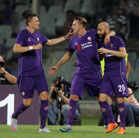  佛罗伦萨德比战火药味浓，紫百合与紫罗兰激烈碰撞