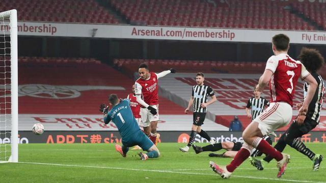  西汉姆联定位球再显威力，祖玛头球破门助球队战平切尔西